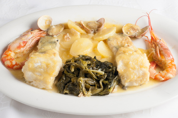 Lomos de merluza con langostinos