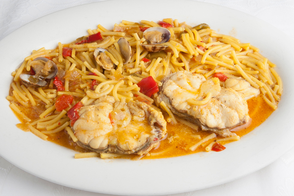 Rape con fideos